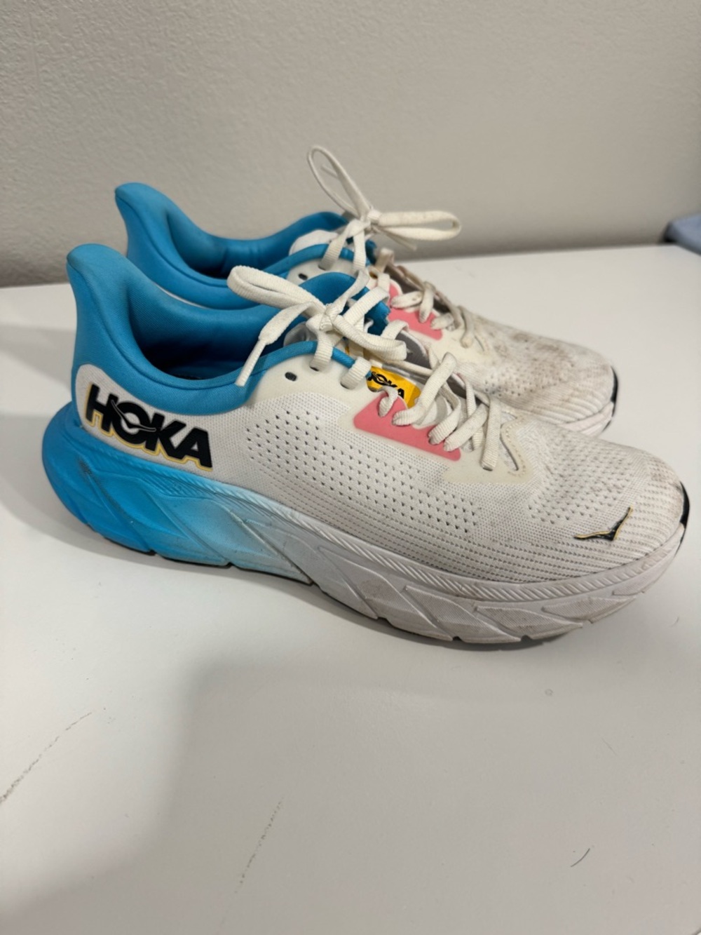 HOKA Arahi White & Blue Lightweight Running Shoes